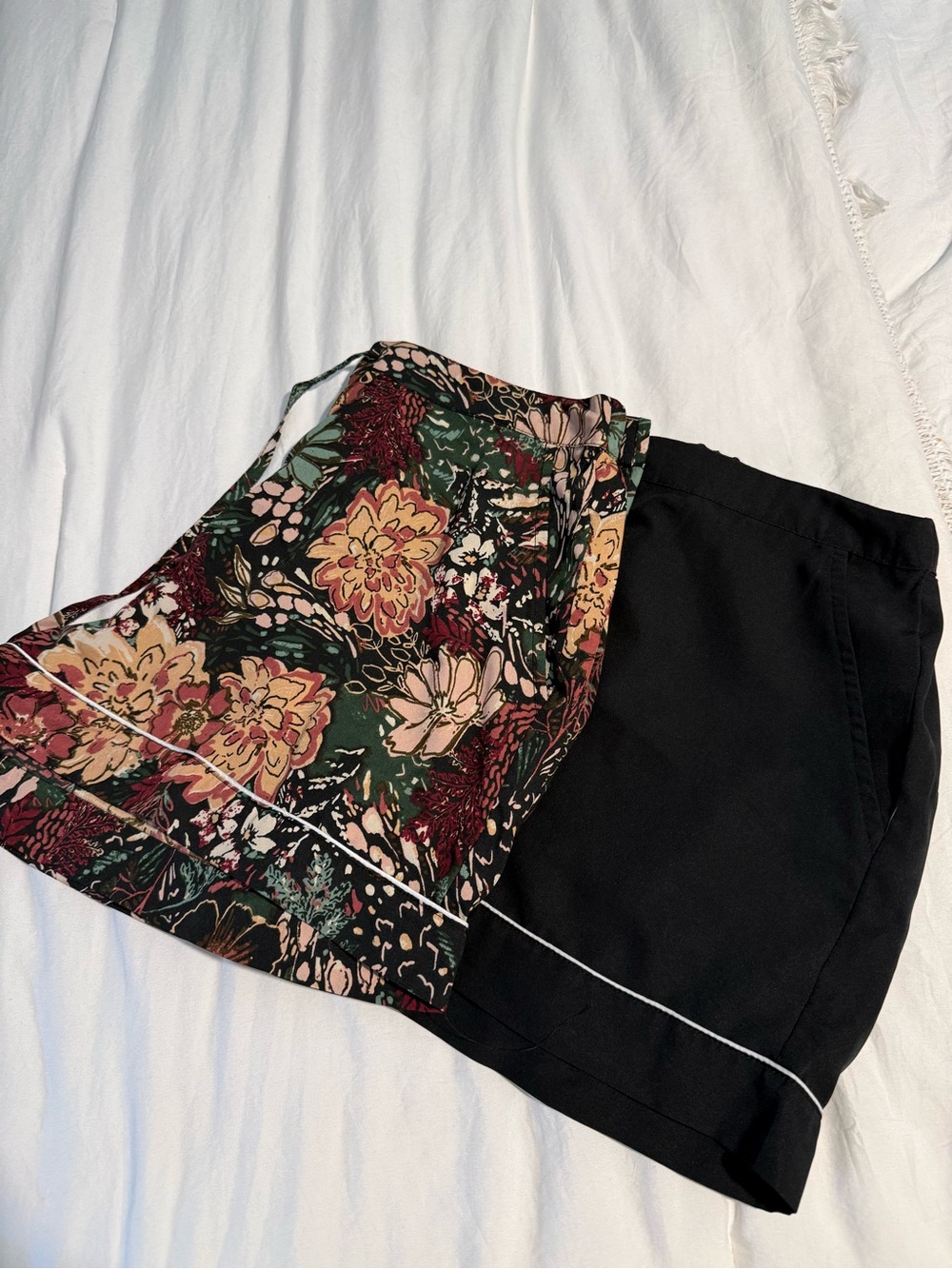 Rachel Zoe Pajama Shorts Set Size Medium Floral Black Satin 2 Piece